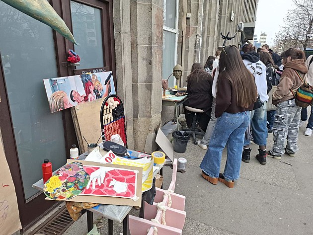 Javni čas zbog najave oduzimanja prostora Akademiji umetnosti, do 13h blokiran Bulevar Mihajla Pupina 