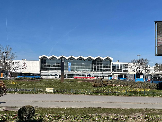 Obeleženo 16 meseci od pada nadstrešnice rekonstruisane Železničke stanice u Novom Sadu