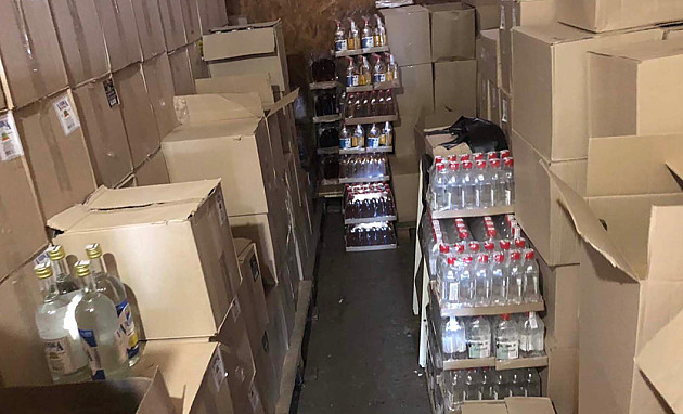 Skoro 7000l alkohola sa falsifikovanim markicama pronađeno na novosadskoj pijaci
