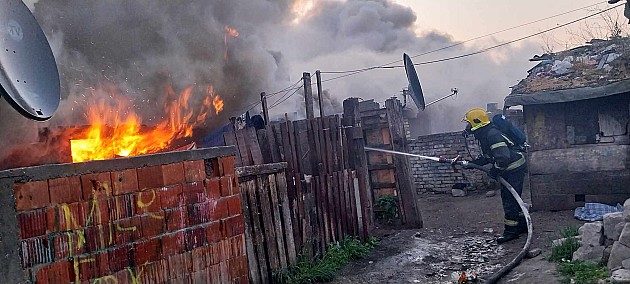 Veliki požar u naselju Bangladeš, počela evakuacija