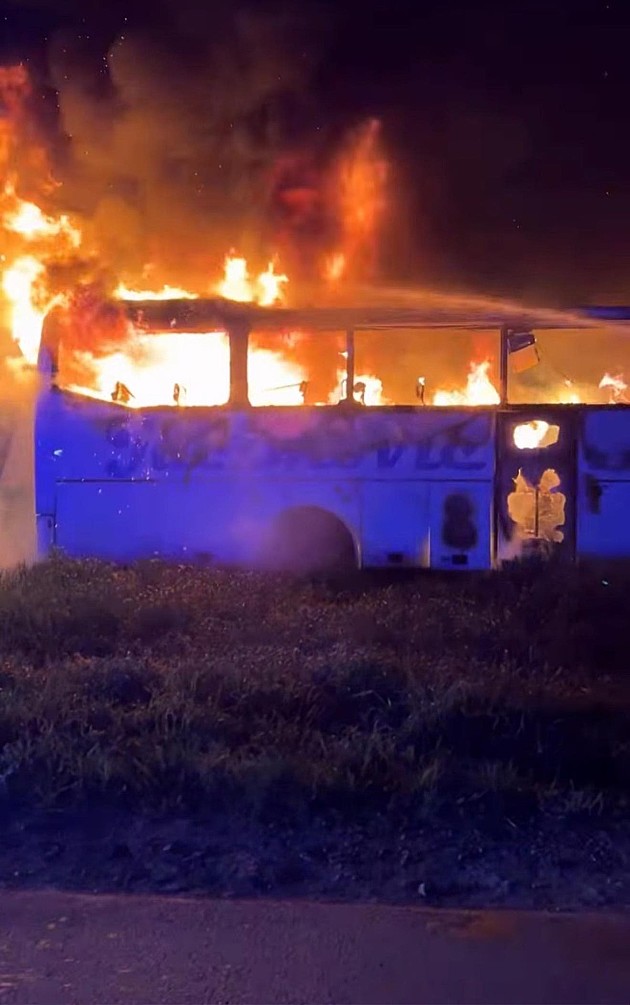 Prevozniku Jaćimoviću izgoreo autobus, on kaže da je namerno zapaljen