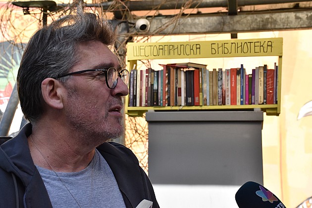 Šestoaprilska biblioteka ove godine na žutoj polici kod SNP-a i uz humanitarni karakter