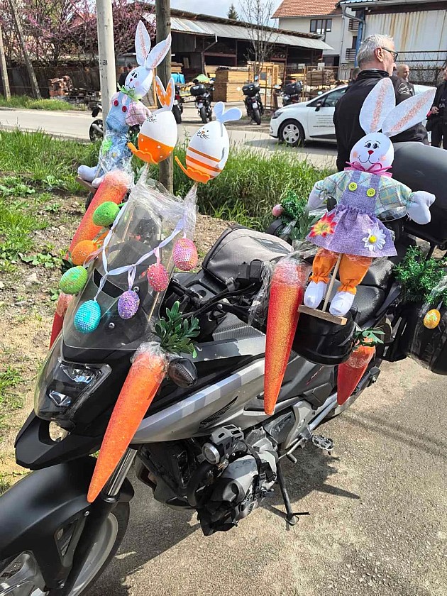 Pokloni i motori obradovali mališane u Sigurnoj kući