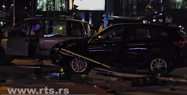 Preminuo pešak na kog je prilikom udesa kod Merkatora pao semafor