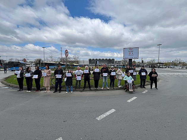 Novosađani obeležili 17 meseci od pada nadstrešnice i pogibije 16 ljudi