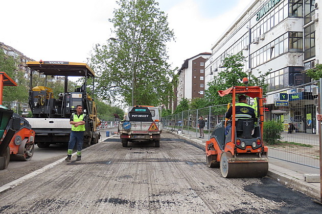 Rekonstrukcija parking mesta na parnoj strani Bulevara oslobođenja