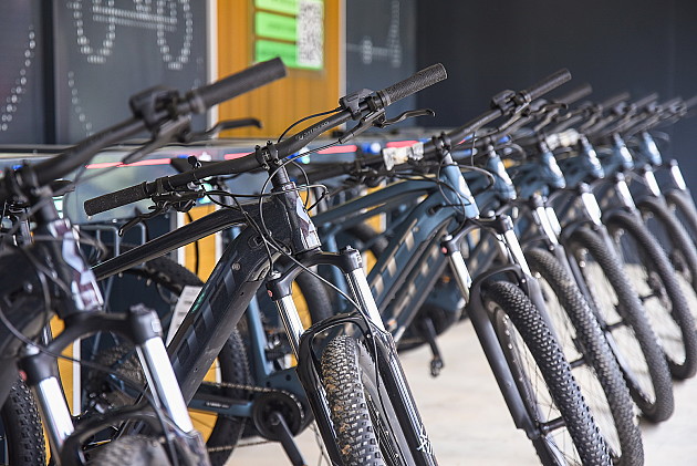 Na Fruškoj gori otvorena prva stanica za punjenje električnih bicikala u Srbiji