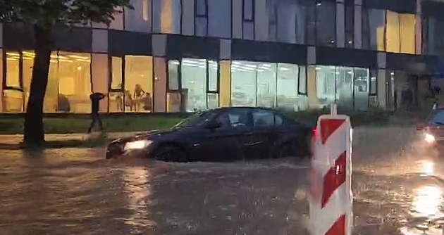 Nevreme napravilo kolaps u Novom Sadu, brojne ulice pod vodom, dežurne službe na terenu