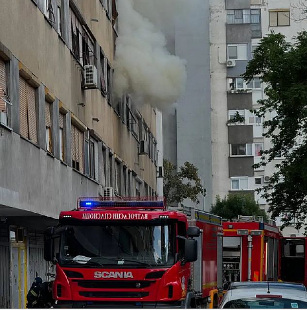 Goreo stan u zgradi na Bulevaru oslobođenja, stanari evakiusani