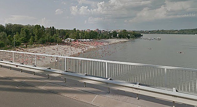 Policija i spasioci sa Štranda spasili muškarca koji je skočio s Mosta slobode u Dunav