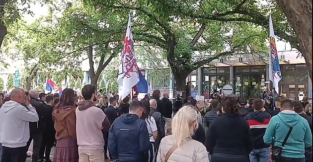 Zbog informacije da iz Beograda stiže veliki broj „ćacija“ studenti pozvali građane da ujutru dođu ispred suda
