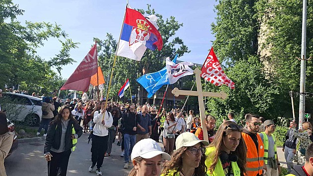 Studenti peške krenuli iz Novog Sada na protest u Suboticu