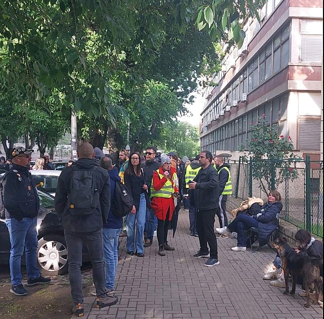 Drugi dan blokade suda, upotrebljen biber sprej, jedna osoba privedena