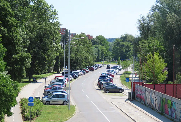Počela naplata parkiranja u okolini Štranda