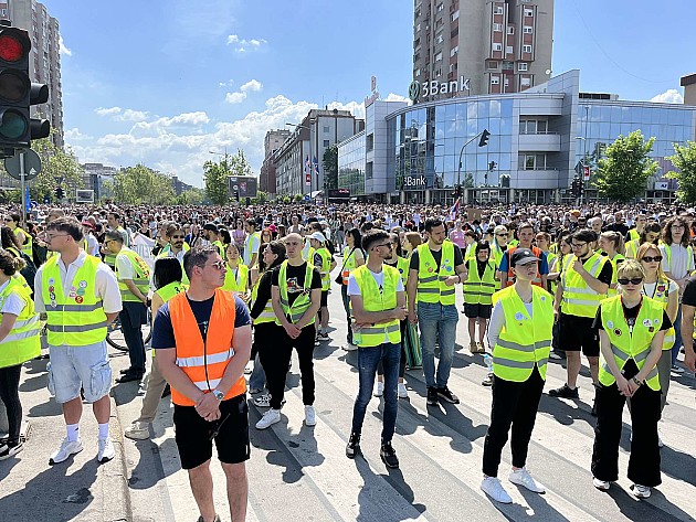 Obeleženo šest meseci tragedije kod Železničke stanice (FOTO)