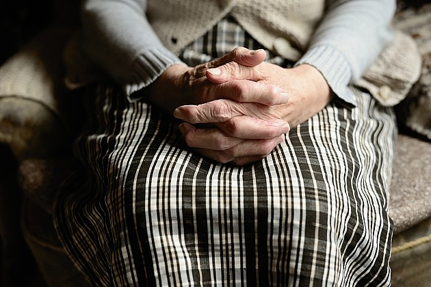 Lažno se predstavljala kao medicinska negovateljica starijim građanima pa ih pljačkala