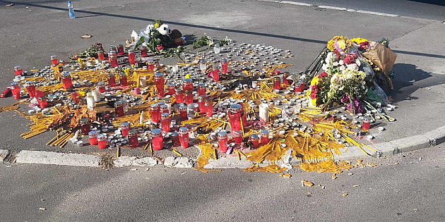 Policija radi na identifikaciji muškarca koji je urinirao na mestu odavanja pomena žrtvama nadstrešnice