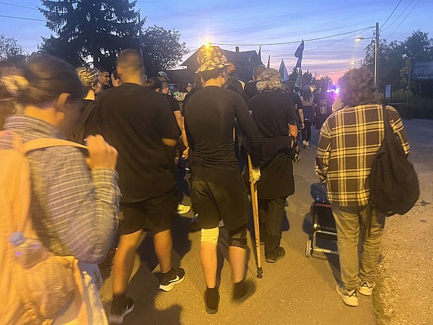 Šest meseci od tragedije na Železničkoj stanici: Novosađani dočekali pešake iz Pomoravlja, danas veliki protest