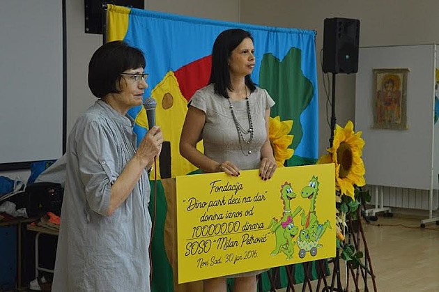 "Fondacija Dino park - Deci na dar" dodelila 100.000 dinara školi "Milan Petrović"