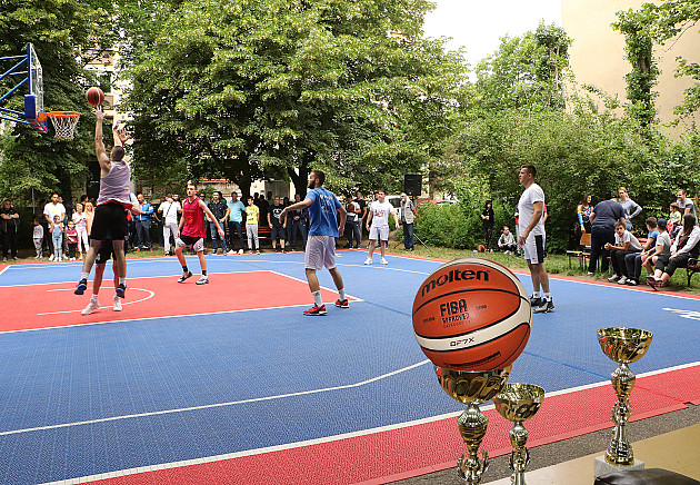 Rekonstruisan košarkaški teren u MZ "Omladinski pokret"