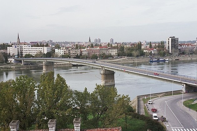Novosađanin predložio farbanje stubova Varadinskog mosta – da bi bio lepši