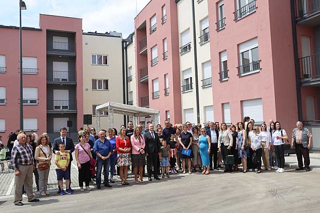 Uručeni ključevi stanova za 94 izbegličke porodice iz BiH i Hrvatske 