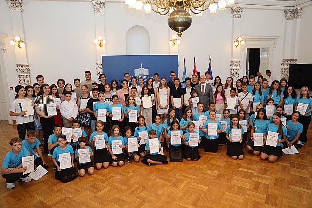 Uručene Vidovdanske nagrade najboljim novosadskim učenicima