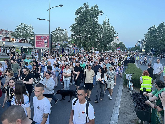  Hiljade studenata i građana u Novom Sadu na protestu „Vostani Serbije“