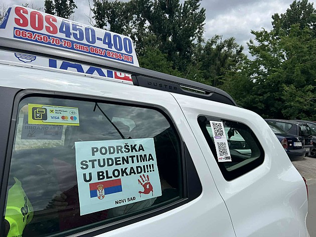 Više stotina automobila sa studentima i građanima Novog Sada pošlo za Beograd 