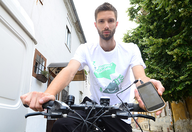 Novosađanin osmislio kako da istovremeno vozite bicikl i punite bateriju mobilnog