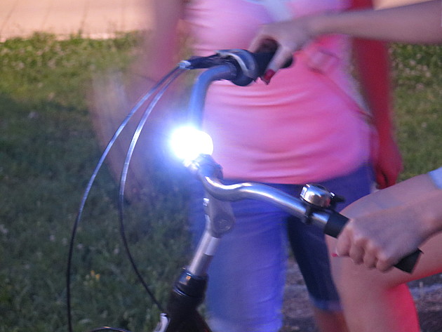 Deljena svetla neosvetljenim biciklistima