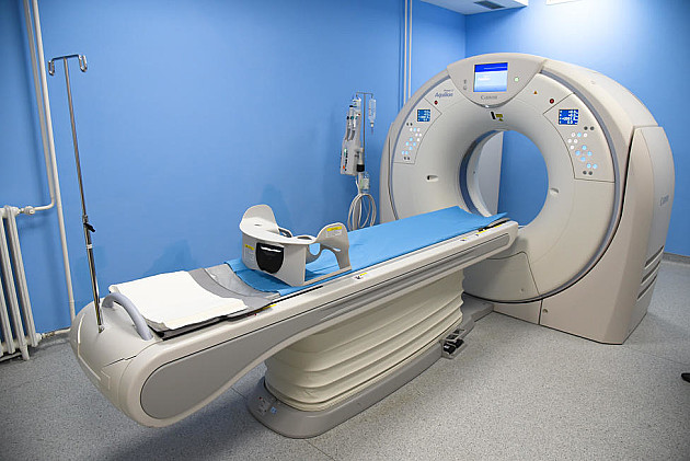 Počeli da rade nova magnetna rezonanca i CT aparat u KCV
