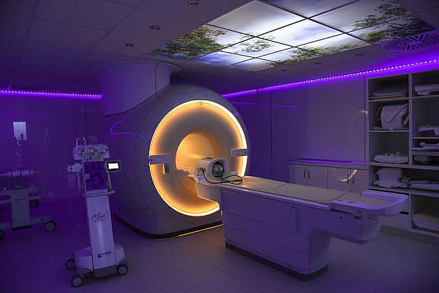 Počeli da rade nova magnetna rezonanca i CT aparat u KCV