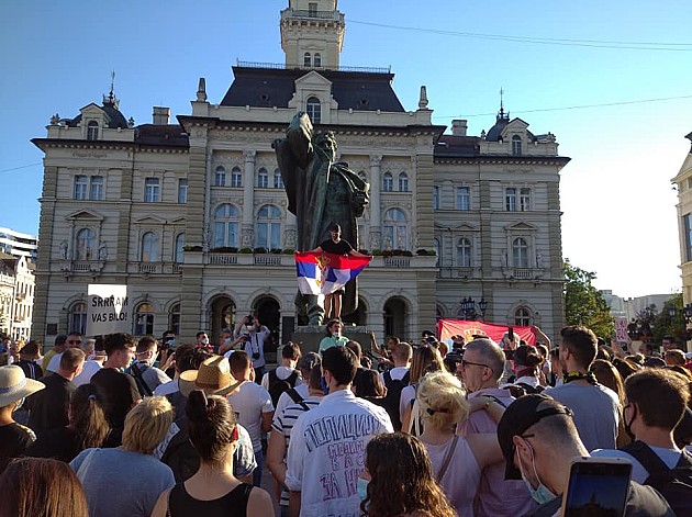 Održan protest u Novom Sadu, protestna šetnja krenula sa Trga slobode
