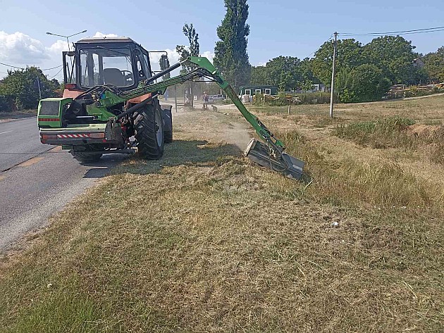 Svakodnevno se zaliva zelenilo i kosi trava