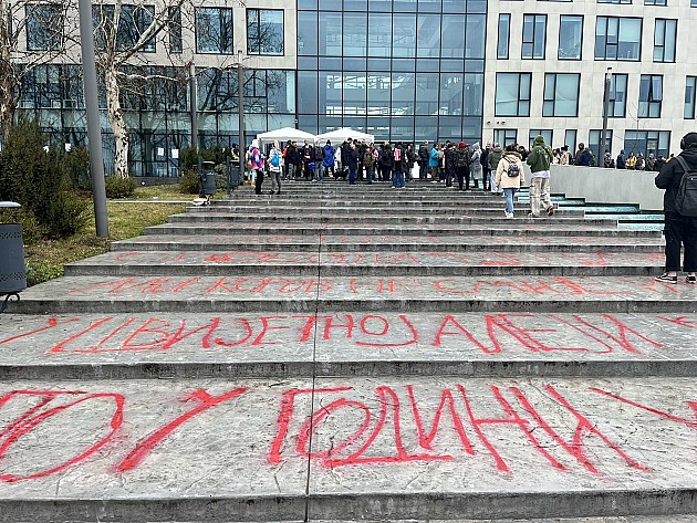 Privedena studentkinja Filozofskog fakulteta u Novom Sadu zbog blokade RTV-a u aprilu