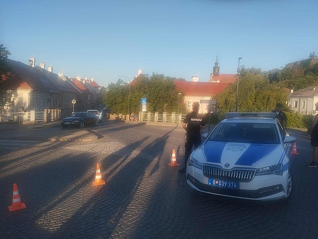 Studenti pozvali građane u zajedničku borbu protiv režima, blokirali raskrsnice i mostove, sutra blokade od jutra