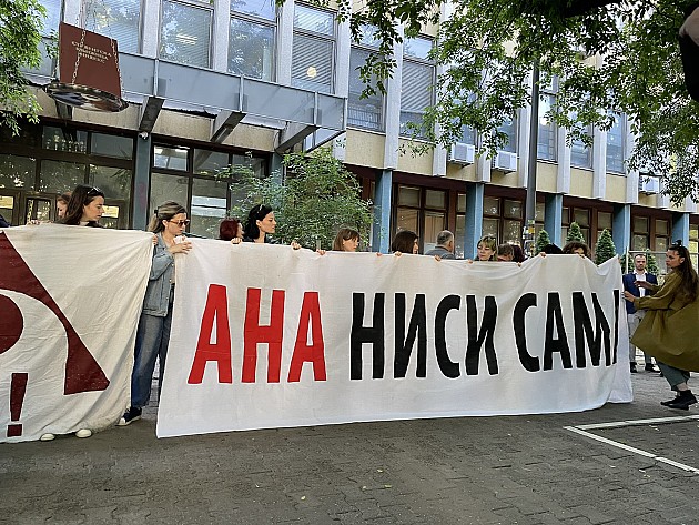 Vučić pomilovao SNS batinaše koji su polomili vilicu studentkinji Ani 