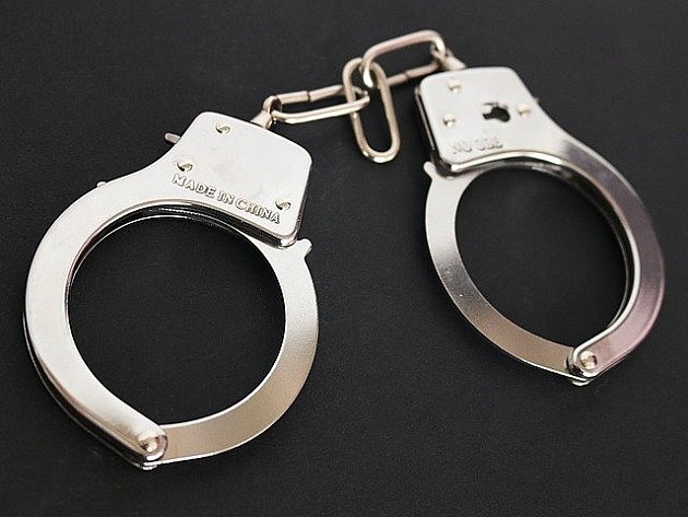 Policija uhapsila tinejdžera osumnjičenog za 16 krivičnih dela, ali i mladića koji je pokušao da ukrade ženi ranac u centru grada