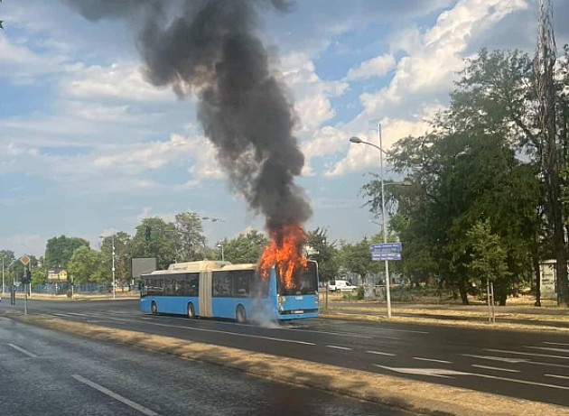 Zapalio se autobus javnog prevoza, nema povređenih 
