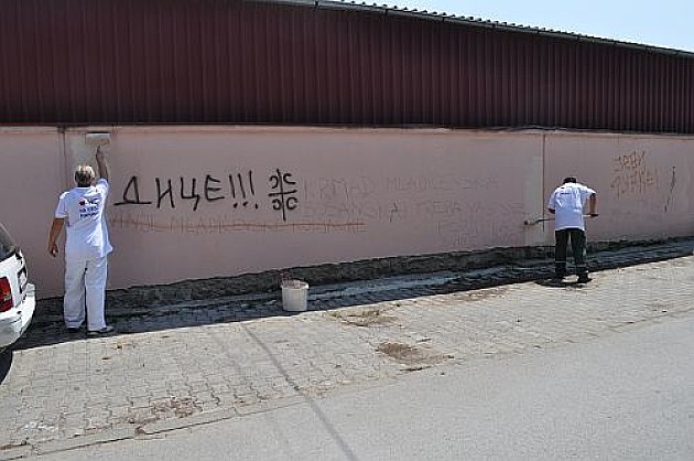 Uklonjeni grafiti mržnje na Telepu