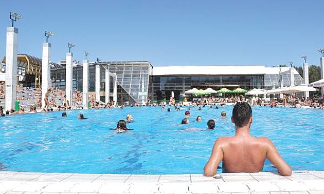 Otvoreni bazeni rade i u septembru, cena karte 100 dinara
