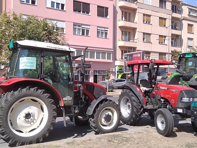 Ratari proširili blokadu, traktori kod Futoške pijace, Jevrejska blokirana