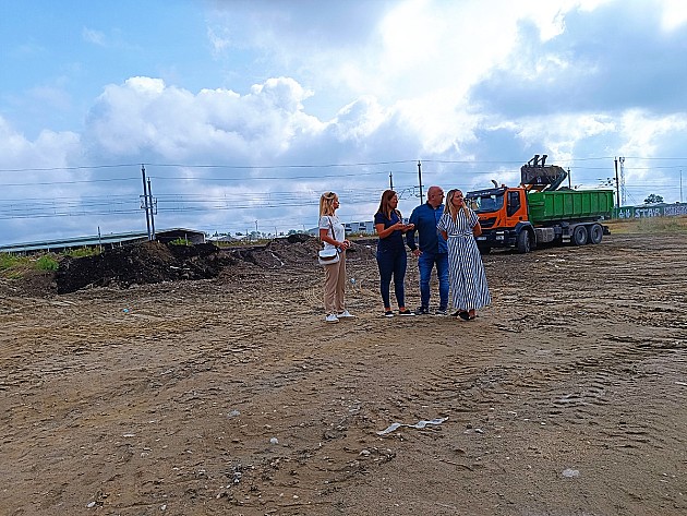 Počelo uklanjanje nelegalne deponije u Petrovaradinu