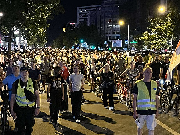 Sinoć kod Železničke stanice šesnaestominutnom tišinom odata pošta stradalima u padu nadstrešnice