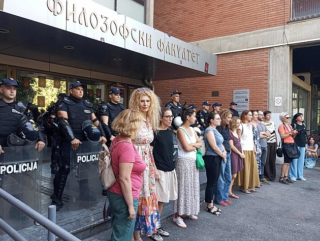 Studenti zahtevaju da policija i žandarmerija napuste Filozofski fakultet do 22 časa, a njima da se omogući ulazak