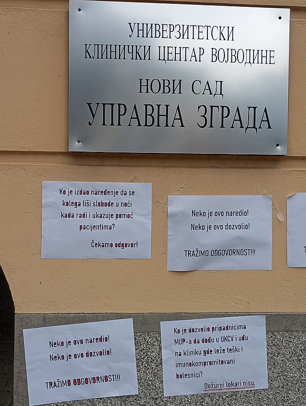 Zaposleni u Kliničkom centru Vojvodine protestovali u znak podrške uhapšenom tehničaru