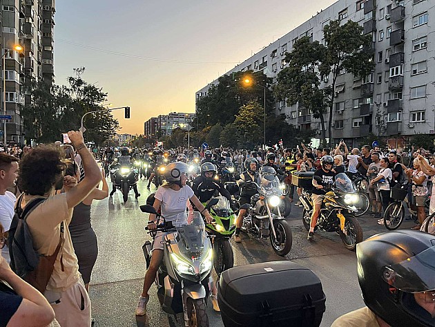 Građani, studenti i bajkeri protestovali ispred policije, BIA i Gradske kuće