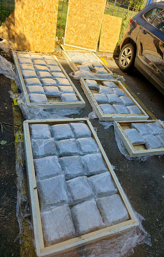 Novosadska policija pronašla 60 kilograma marihuane u autu državljanina Crne Gore