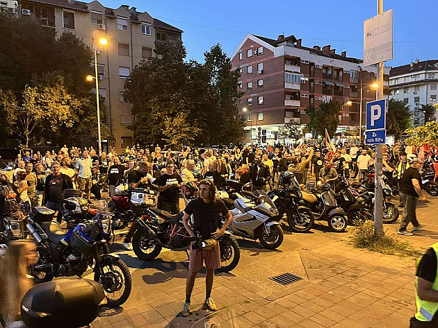 Građani, studenti i bajkeri protestovali ispred policije, BIA i Gradske kuće